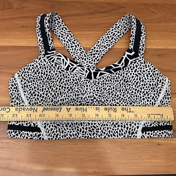 LULULEMON Rack Pack Bra Miss Mosaic White Posey Black White Luxtreme Sportsbra 6 - Picture 5 of 16